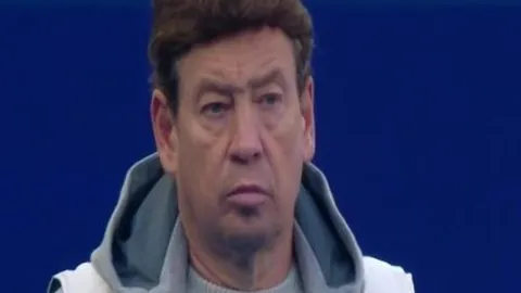 冰雪经济火爆升温，雕刻艺术家开启破冰之旅